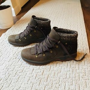 Women’s Eventyr Bluff Waterproof Boot 🥾